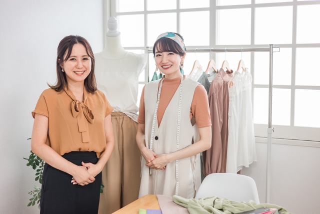 服やバッグのレンタルサービス